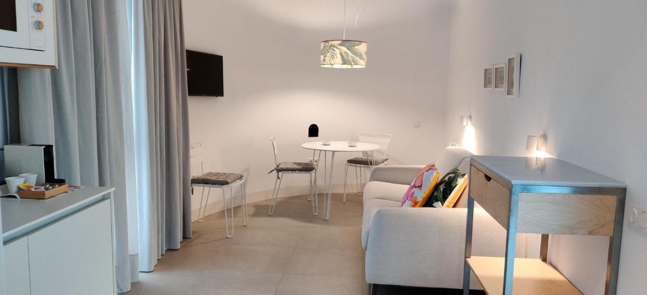 Apartamentos y estudios céntricos Conil Home Suite Conil De La Frontera Exterior foto